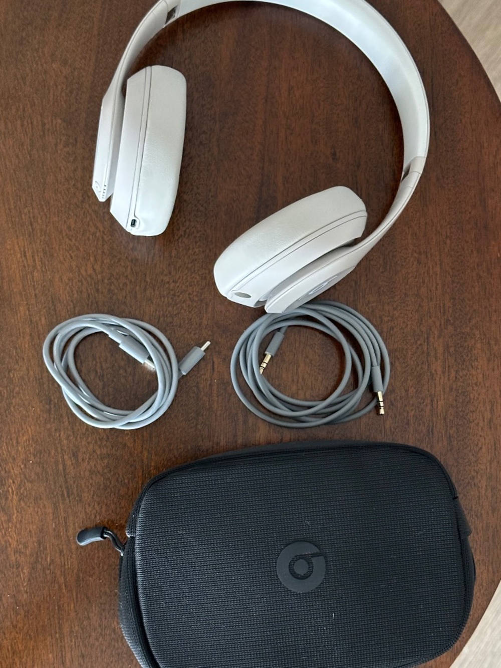 Beats Studio Pro in Sandstone - Picture 2 of 4